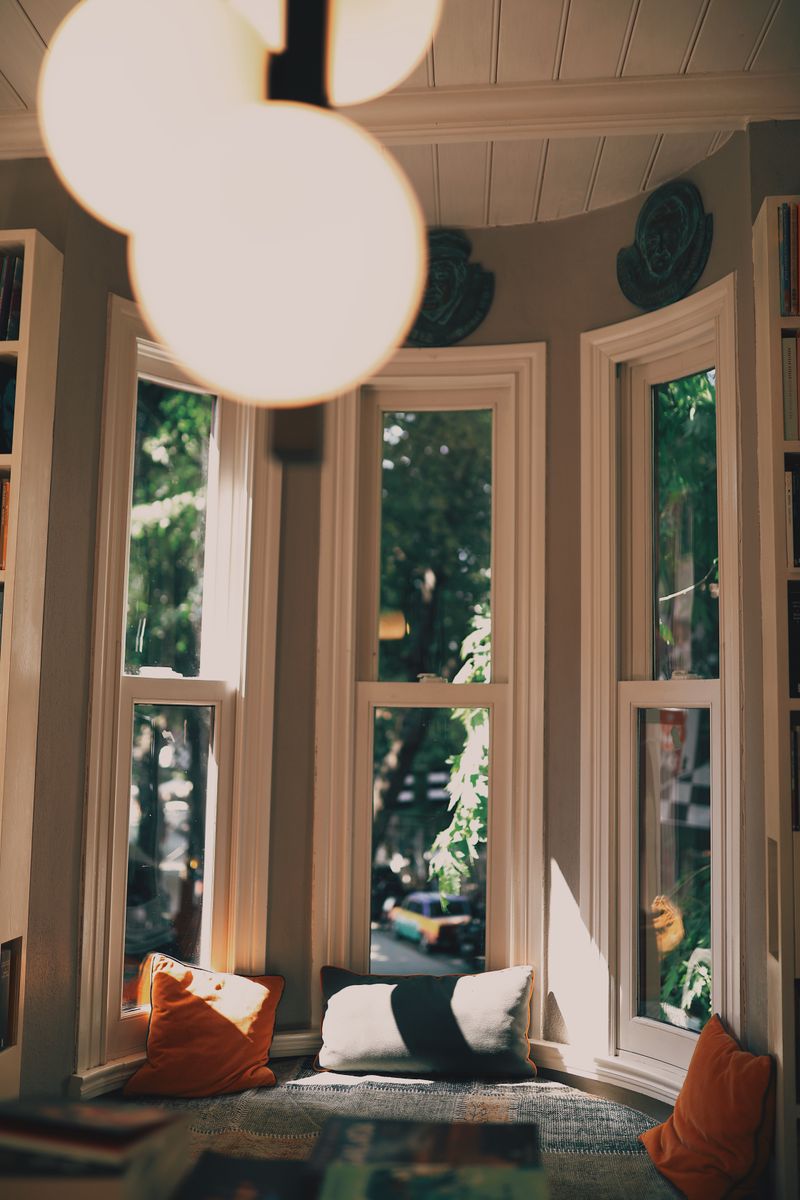 Bay window nook with built-in seat